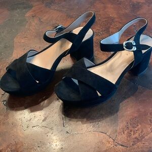 NEW NEVER WORN BLACK SUEDE PLATFORM SANDALS-Aerosoles Size 7
